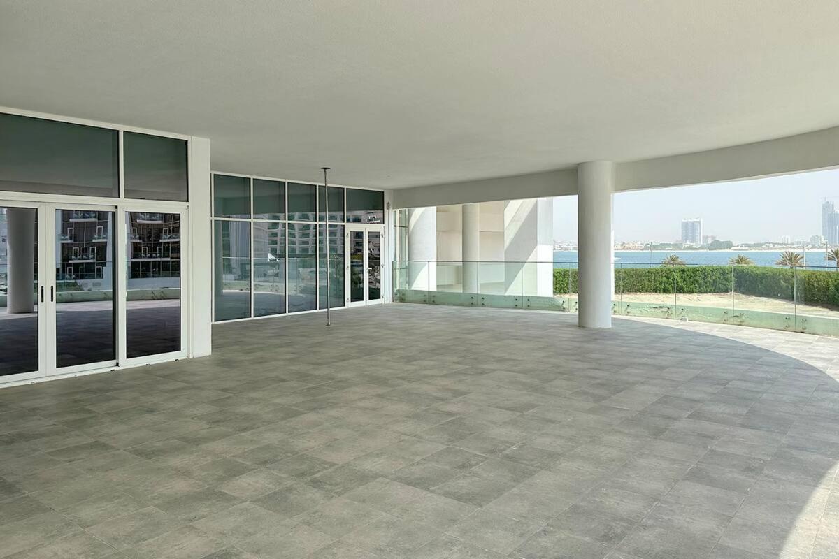 Cozy With Access In Palm Jumeirah Dubai